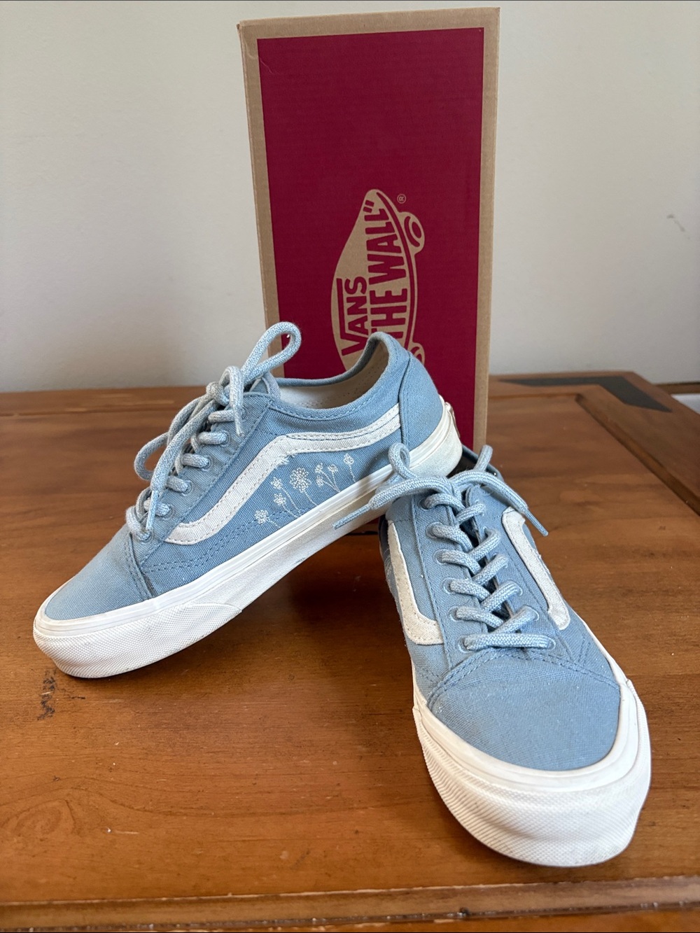Vans Old Skool Low Top Sneakers Dusty Blue and White Floral Embroidered Size 7